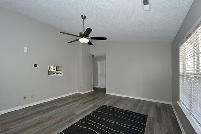 Building Photo - 116 Milbros Ln