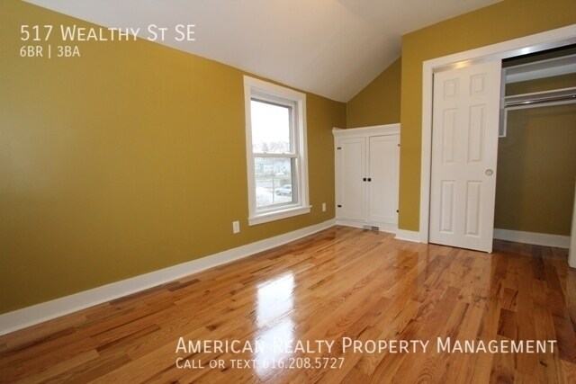 Building Photo - 517 Wealthy St SE