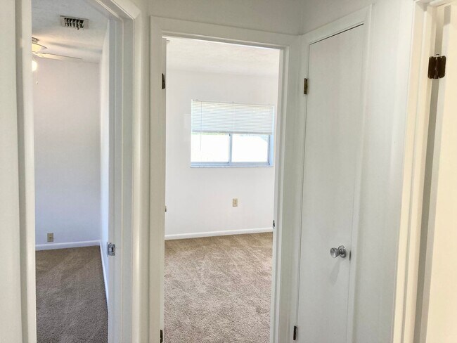 Building Photo - 2 bedroom, 1.5 bath home with carport