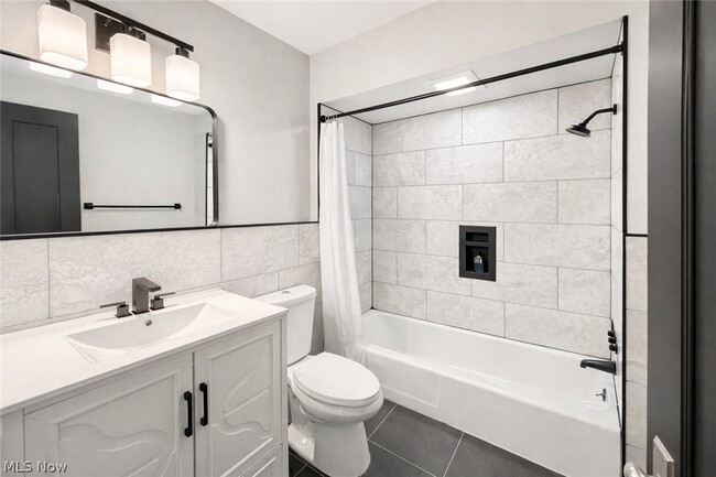 Building Photo - 3702 W 135th St