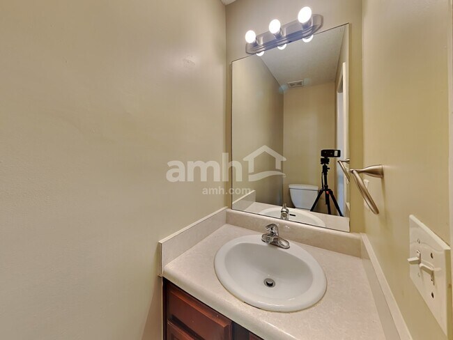 Building Photo - 4897 Bryant Dr