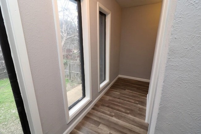 Building Photo - 806 Courtenay Pl