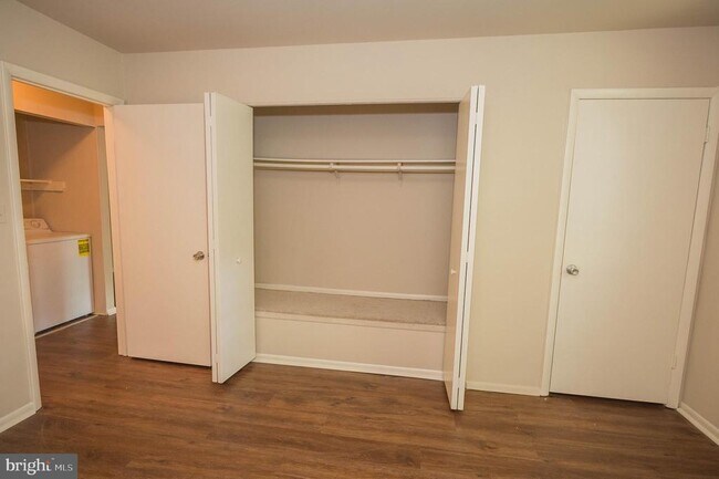 Building Photo - 803 College Ln