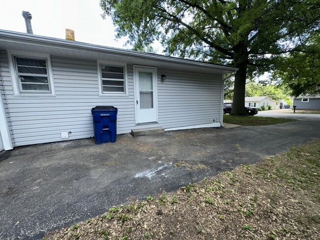 Building Photo - Lovely 2 Bedroom / 2 Bath for Rent - Section 8 Welcome