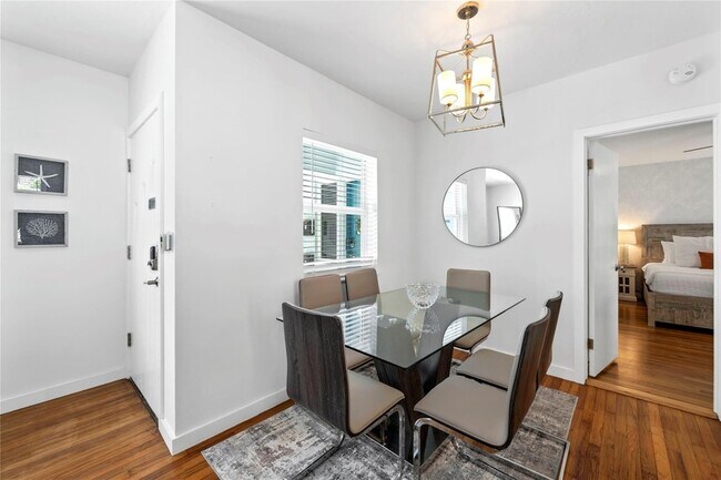 Building Photo - 3015 Seville St