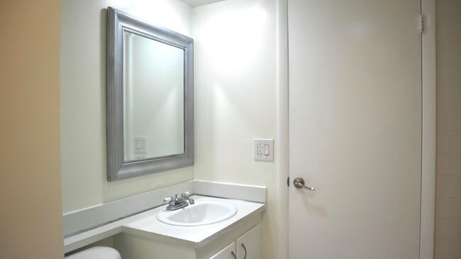 Building Photo - 194 Lake Arbor Dr