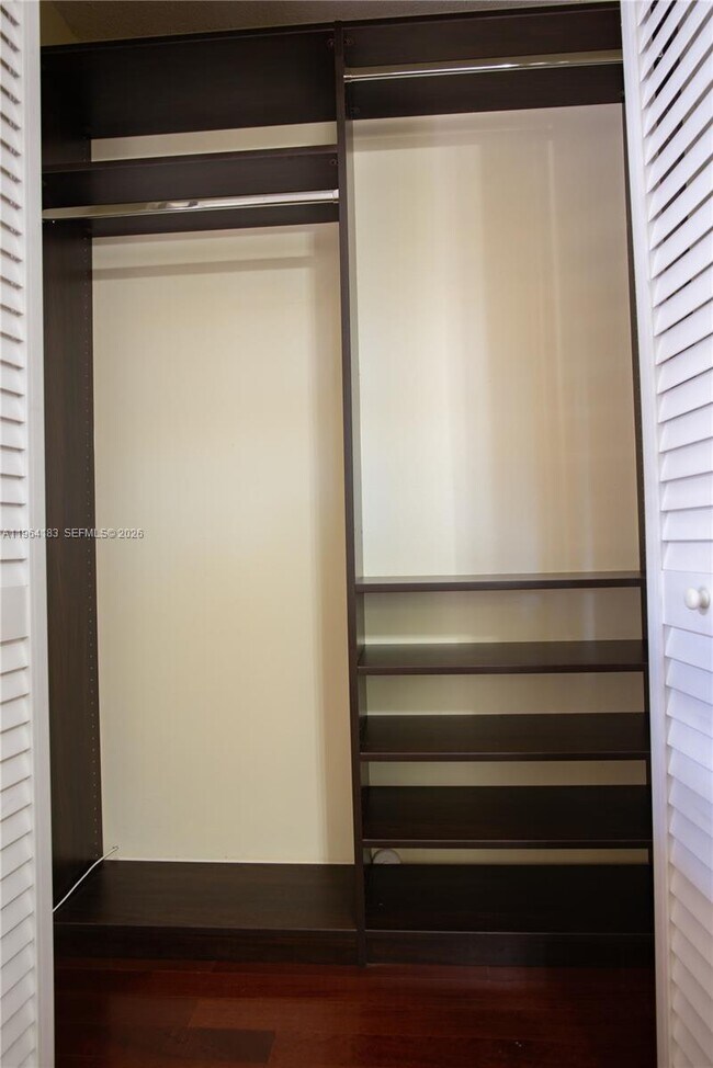 Building Photo - 3160 Peachtree Cir