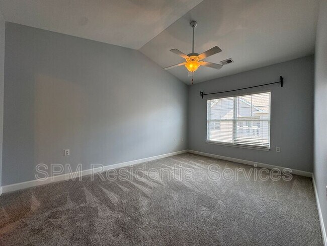 Building Photo - 618 Condo Club Dr