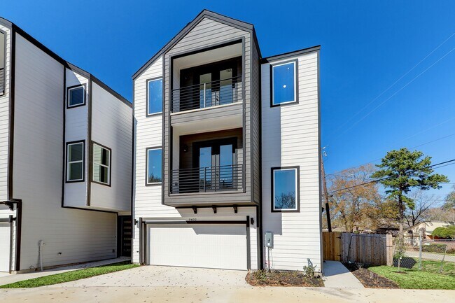 Building Photo - 2203 Melody Ln