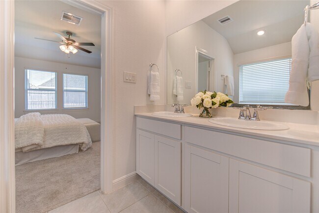 Building Photo - 4431 Sandhill Terrace Ln