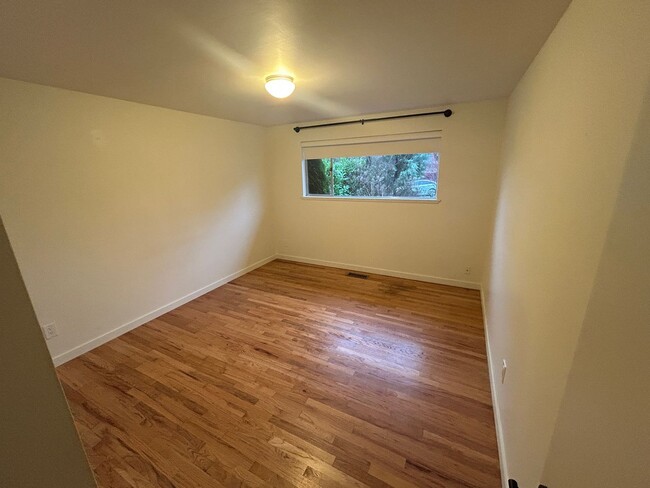 Building Photo - Fantastic 3 bedroom 1 bathroom rambler in ...