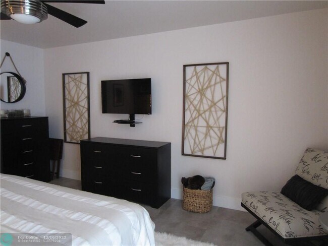 Building Photo - 1370 S Ocean Blvd