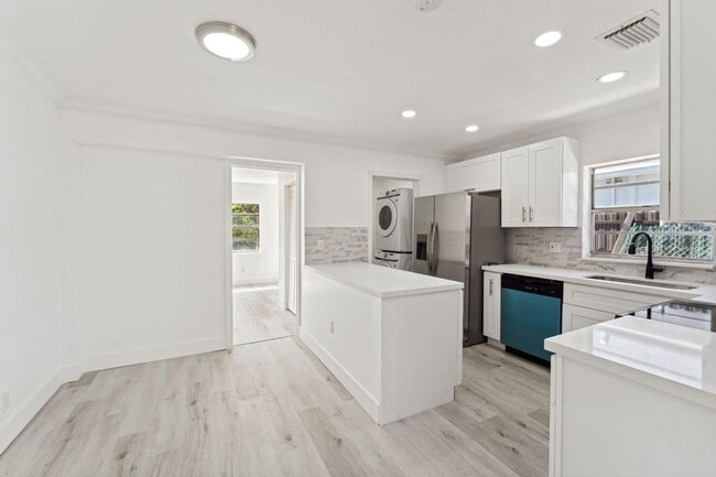 Building Photo - 489 NW 2nd Way