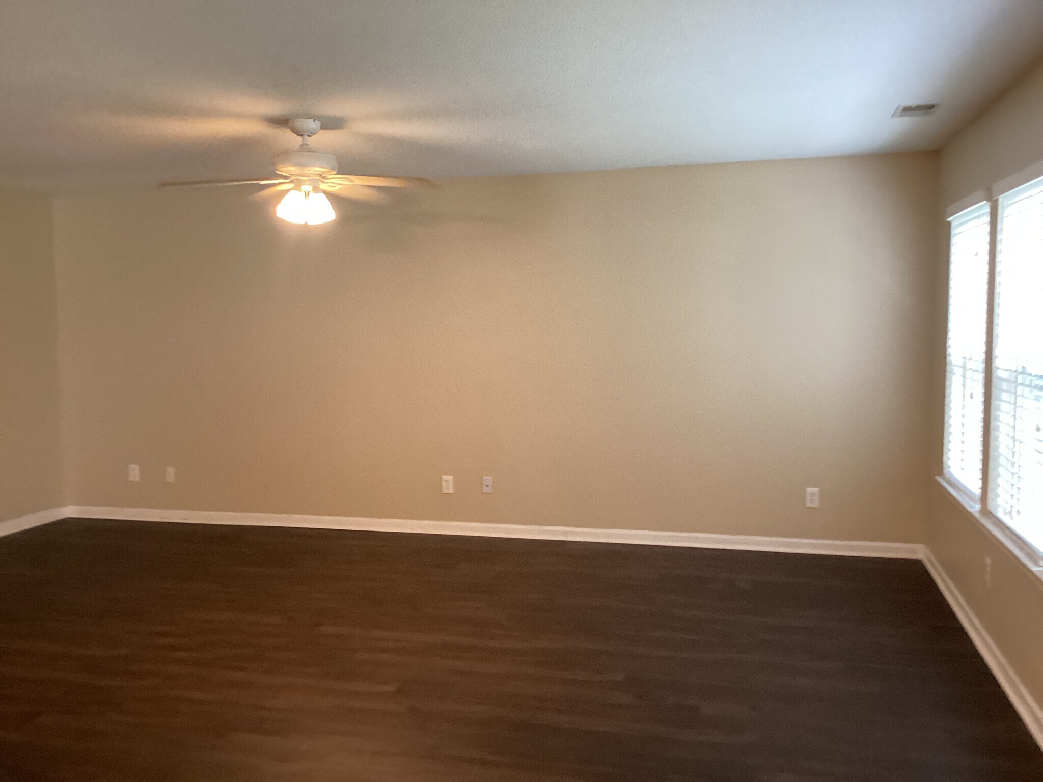 Building Photo - 493 Live Oak Walk