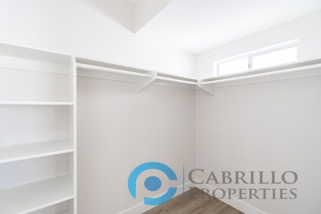 Building Photo - 4776 Bancroft St