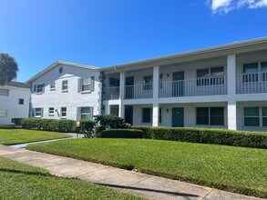 Building Photo - Lovely 1/1 in central St Pete