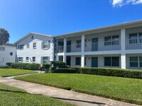 Building Photo - Lovely 1/1 in central St Pete