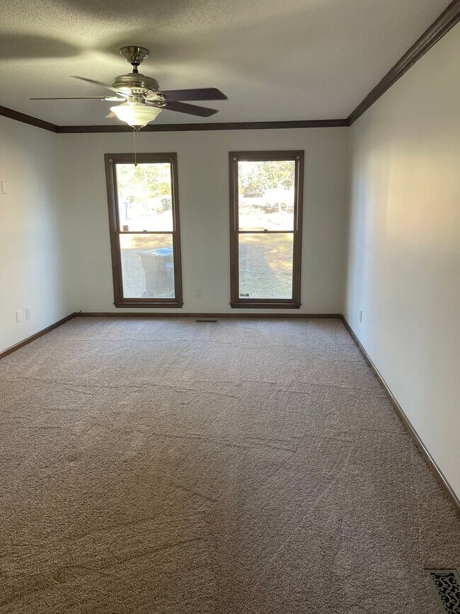 Building Photo - LAKE SHORES