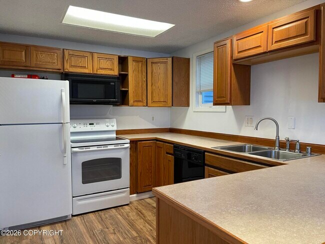 Building Photo - 3960 B Reka Dr