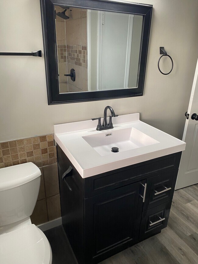 Building Photo - 3807 N Faber Ave