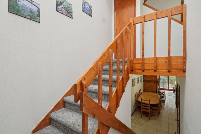 Building Photo - Serenity and Views with this 3 bedroom/3Bathroom Townhome in Buffalo Ridge