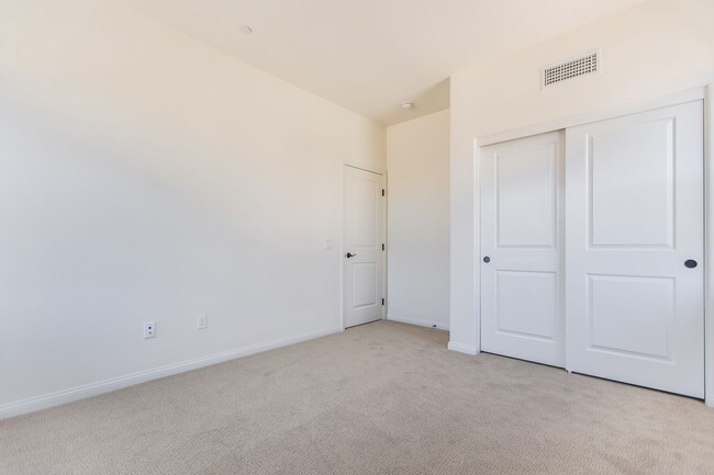 Building Photo - 4BD/3BA/2Garage Two Story Highly upgraded ...