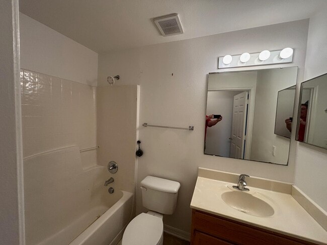 Building Photo - 1736 La Maderia Dr