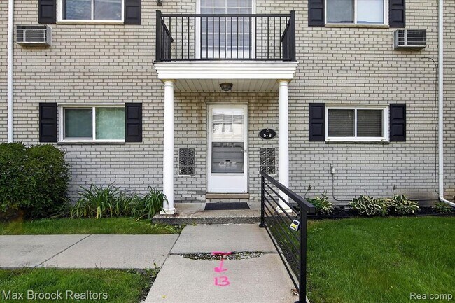 Building Photo - 100 W Hickory Grove Rd