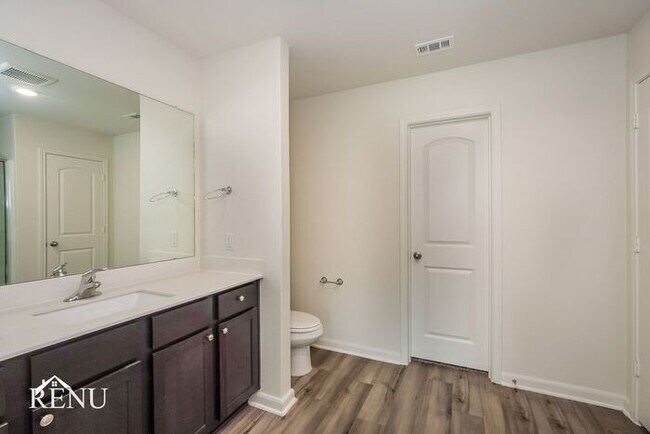 Building Photo - 111 Palomino Bnd Dr