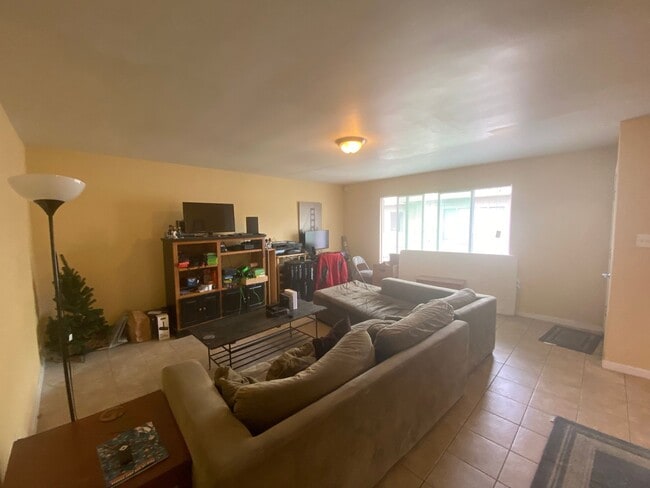 Building Photo - 2021 Sierra Rd