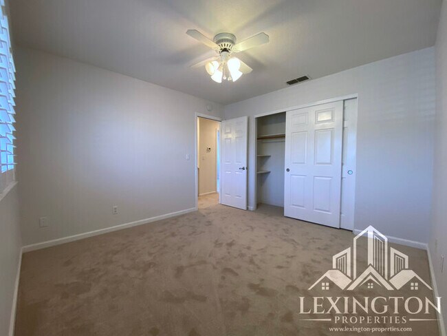 Building Photo - 6118 Cameo Dr