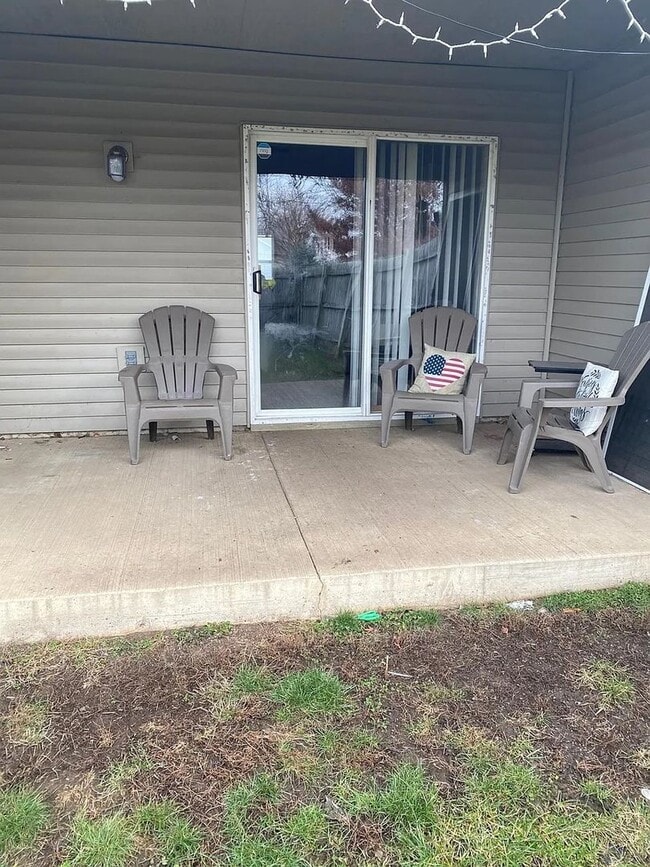 Building Photo - 2026 Bridgewater Cir