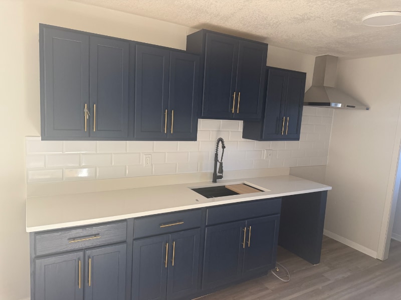 Building Photo - 910 Moran St