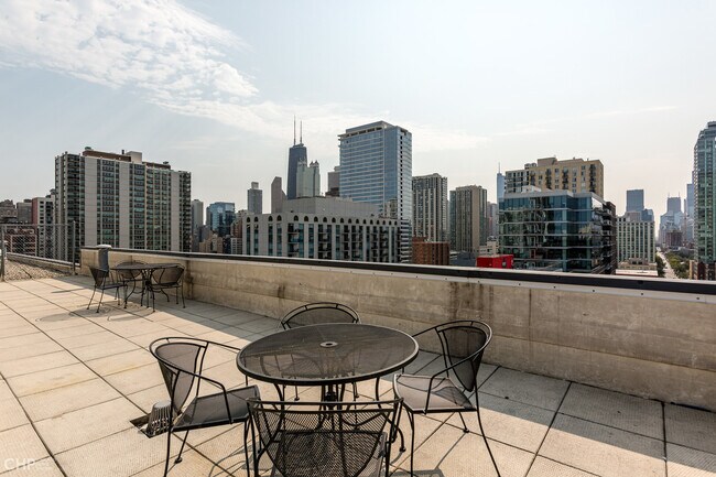 Building Photo - 1309 N Wells St