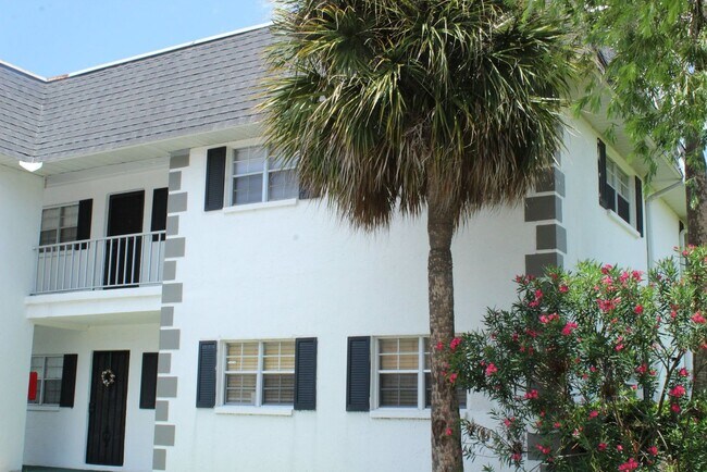 Building Photo - Annual Updated 1BR/1BA Condo – New Interior Finishes, Located on the 2nd Floor