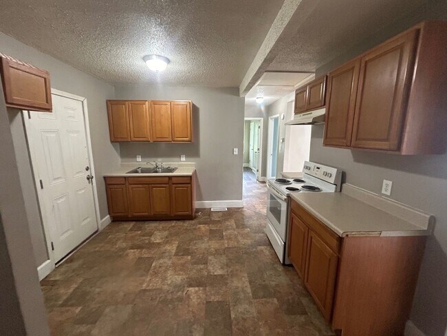 Building Photo - 2203 Braham St