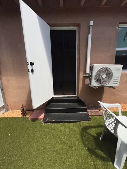 Building Photo - 1355 NE 129th St