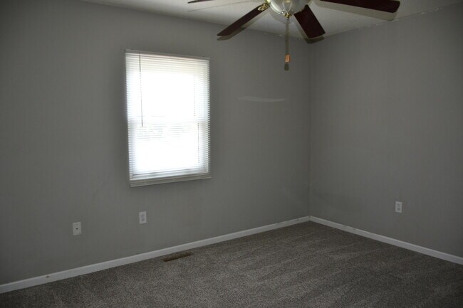 Building Photo - 714 E Nance Dr