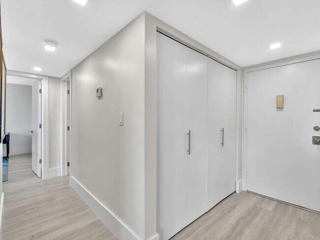 Building Photo - 1421 S Ocean Blvd