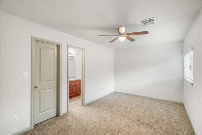 Building Photo - 2702-2704 Appian Wy
