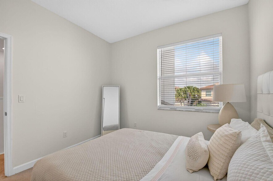 Building Photo - 4790 Navali Dr