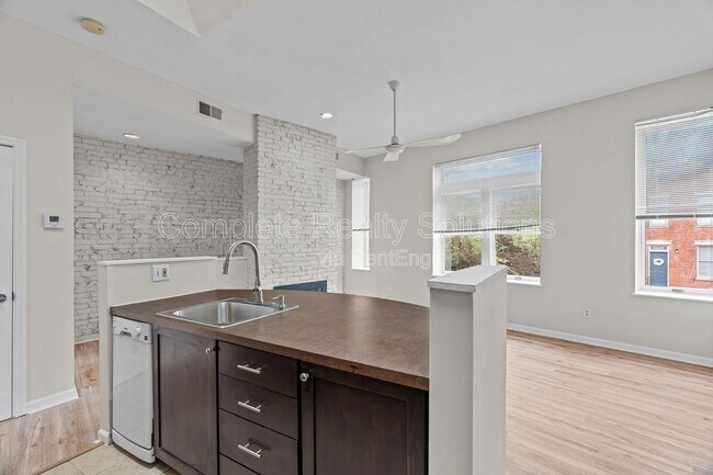 Building Photo - 2221-2223  Rutger Street