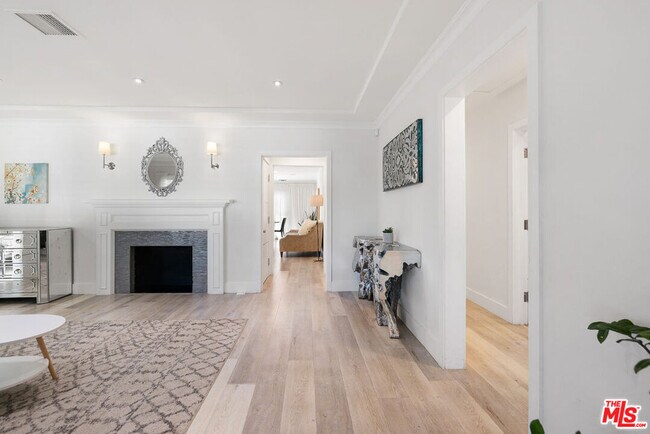 Building Photo - 5439 Carpenter Ave