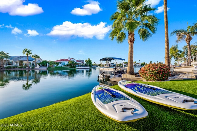 Building Photo - 1817 E Willow Tree Ct