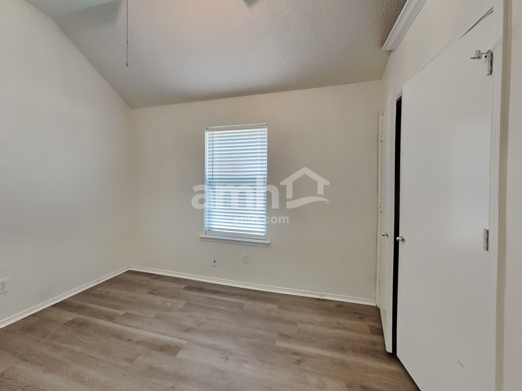 Building Photo - 605 Arbor Ln