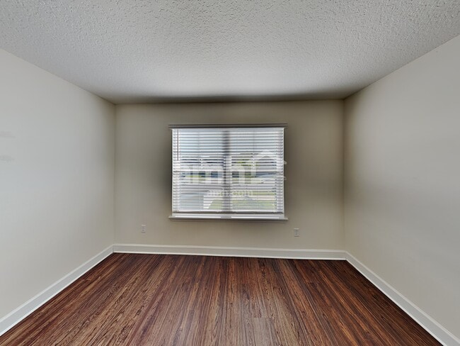 Building Photo - 3084 Creek Village Ln