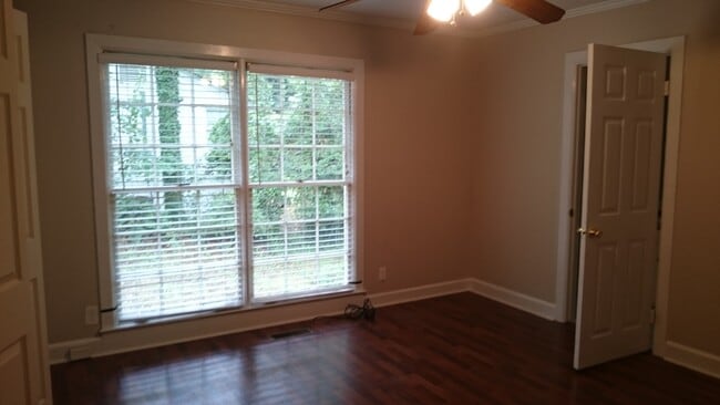 Building Photo - 2291 Kingsley Dr