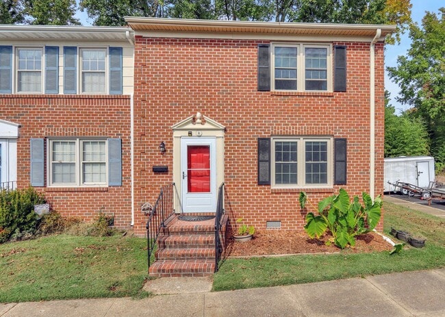 Primary Photo - 2 Charles Parish Dr