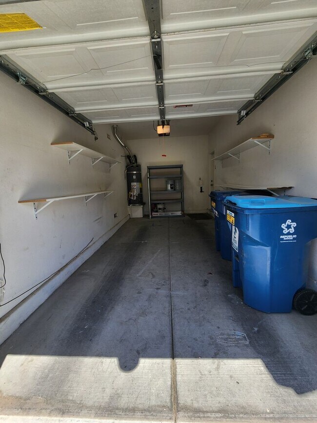 Building Photo - A Beautiful 3 Bedroom 2 story home in SW. ...