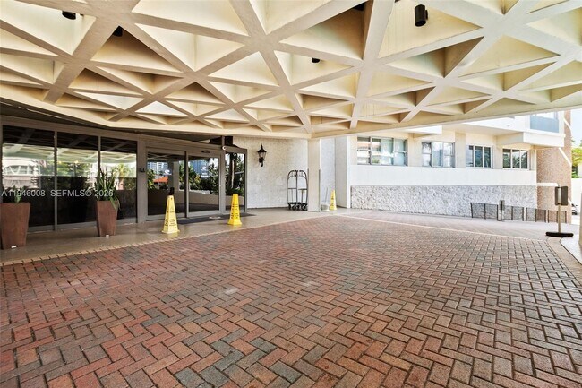 Building Photo - 3180 S Ocean Dr